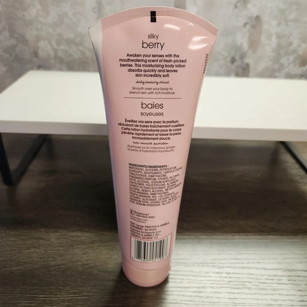 OLAY silky berry